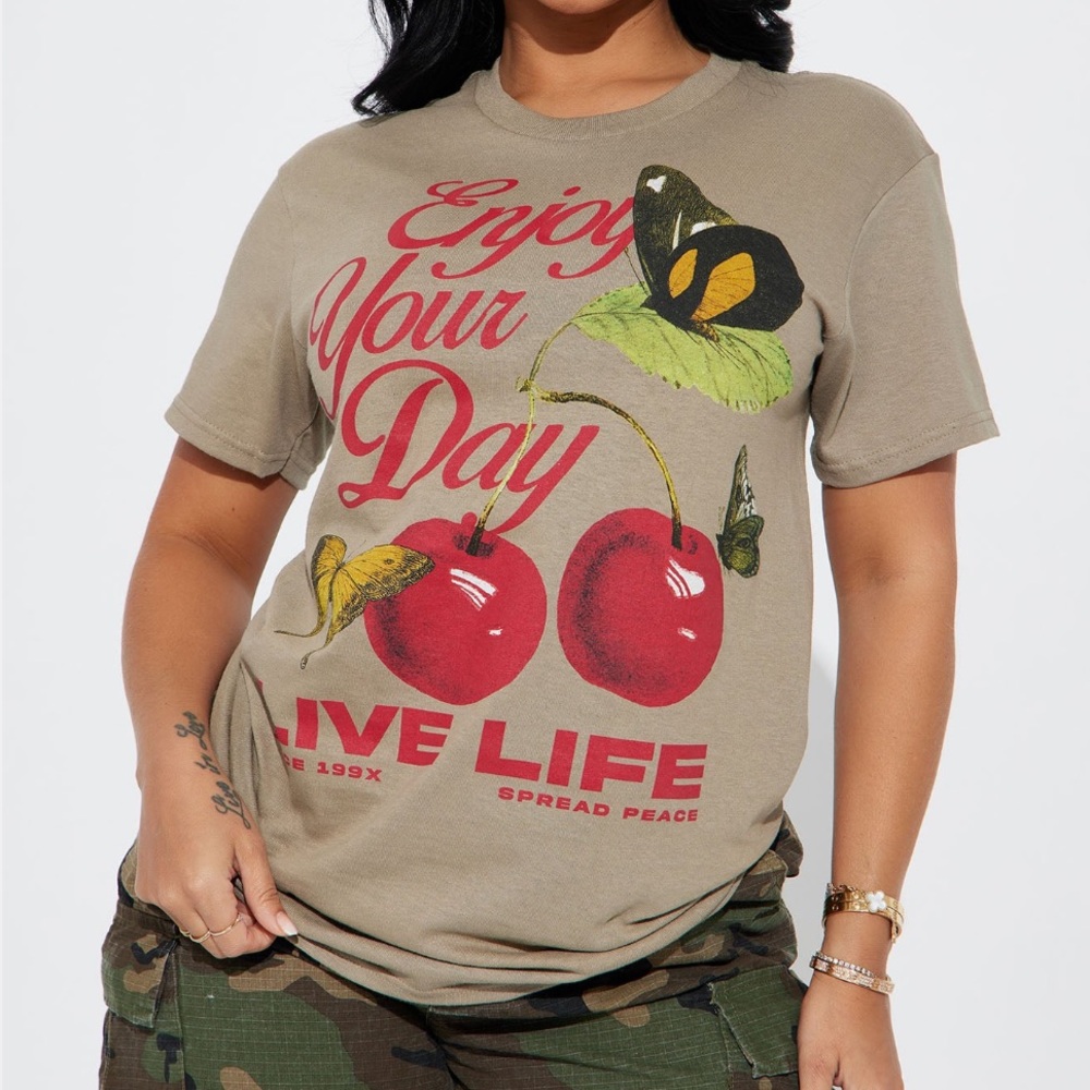Fashion Nova live life graphic Tee